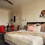 Nafenna 2-Bedroom Apartment In Old Town